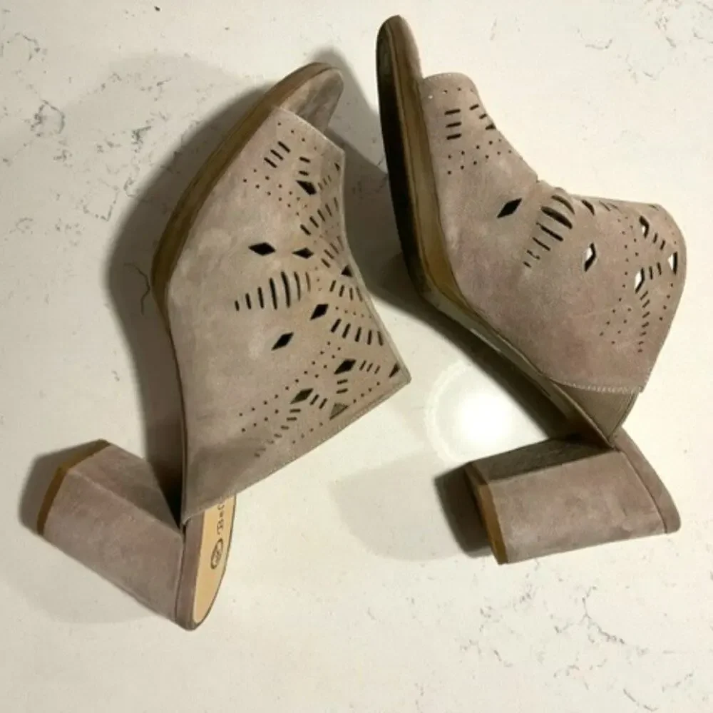 Bella Vita Lark Block Heel Sandal Taupe 12W
